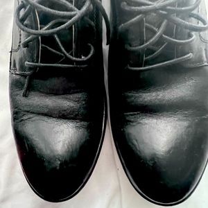 Frye woman lace up shoes size 9, GUC.  Leather.
